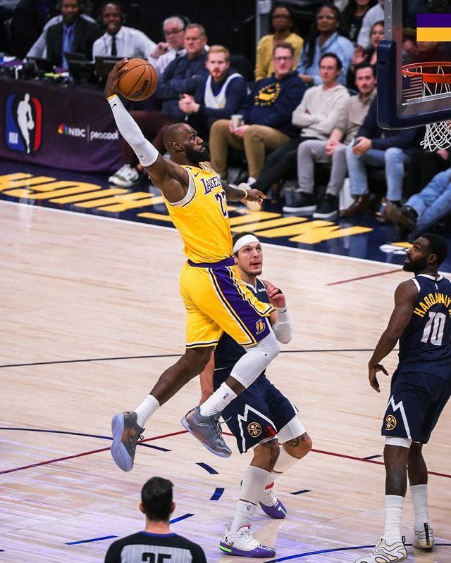 準(zhǔn)三雙+末節(jié)單臂戰(zhàn)斧暴扣，詹姆斯15中8得19分9板8助，正負值+13