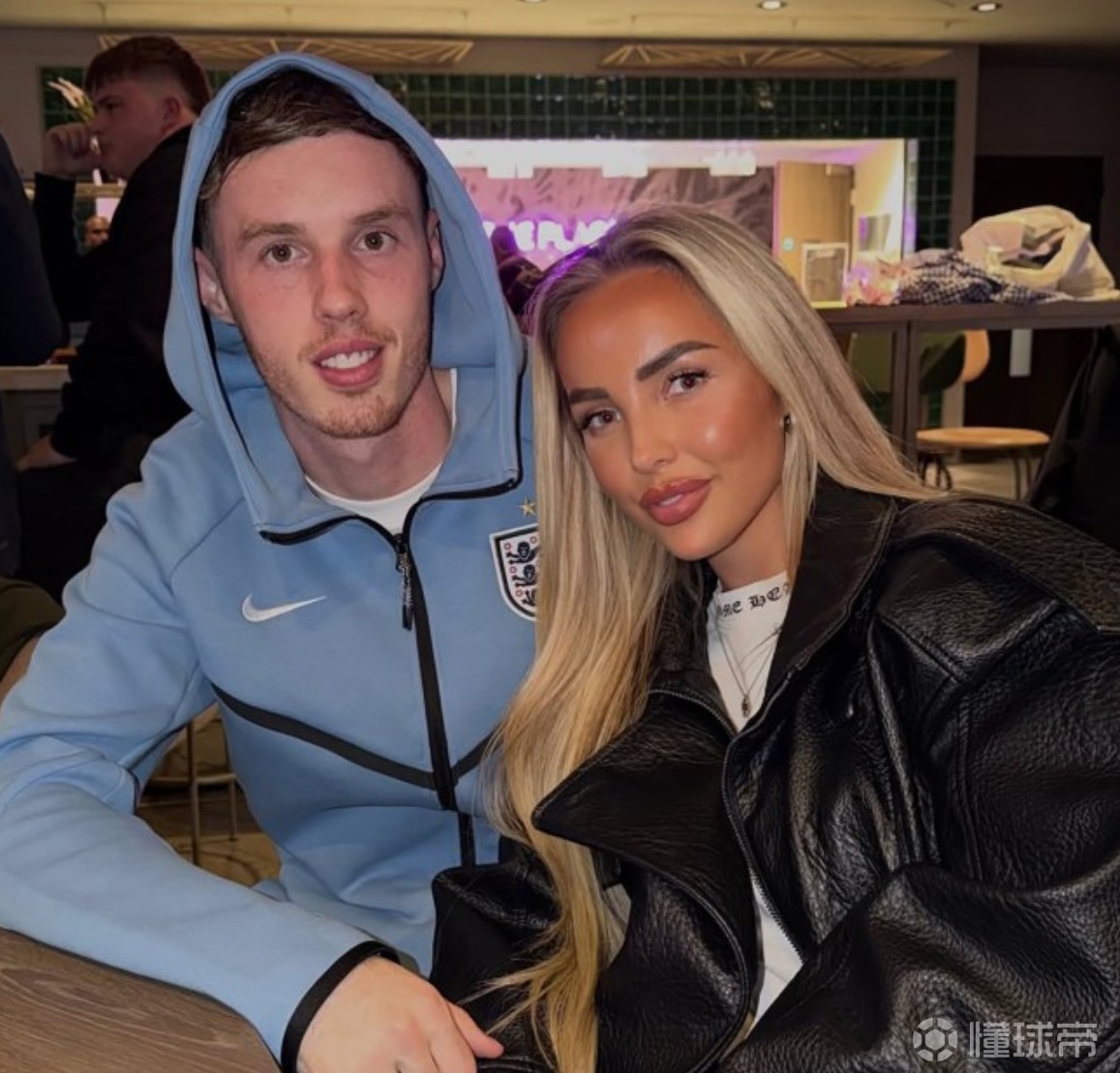 太陽報(bào)：帕爾默女友是虔誠(chéng)的基督徒，一直為他禱告能踢世界杯